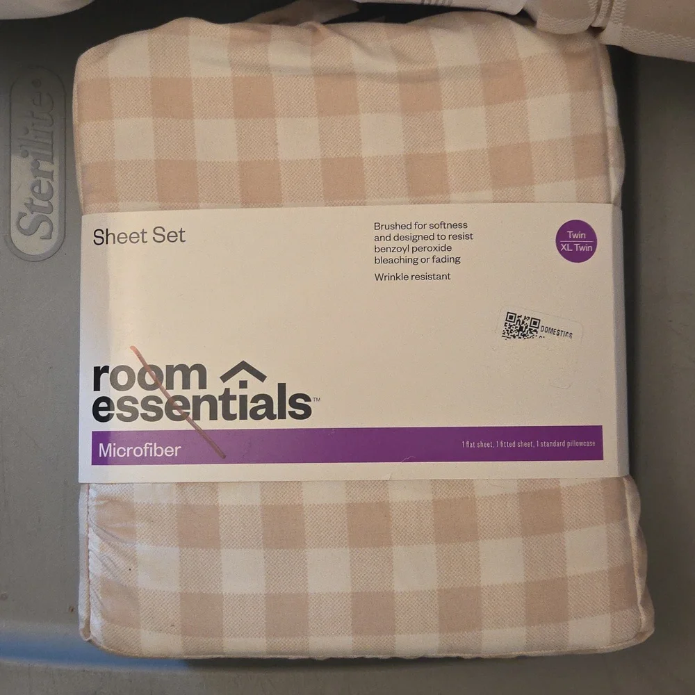 Room Essentials Comforter & Sheet Cozy Cream Checkered Set - Twin/Twin XL NEW